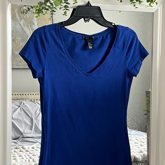 H&M Blue Fitted V-Neck T-Shirt Short Sleeve - Picture 1 of 6